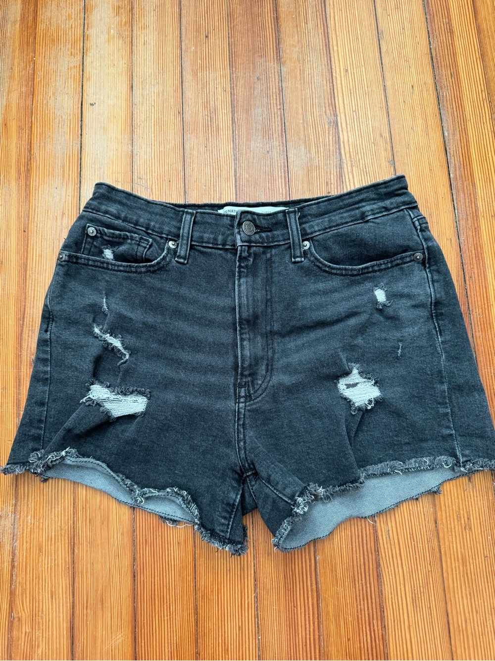 High-Rise Levi’s Black Denim Shorts